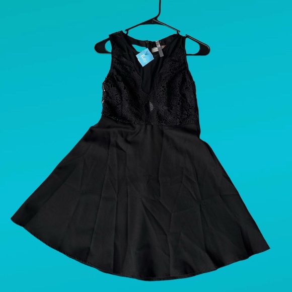 Black Aline Mesh Inset Dress Size Medium NWT - Picture 11 of 15